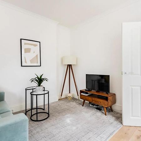 Stylish One Bedroom Apartment In Greater 런던 외부 사진