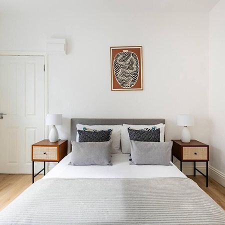 Stylish One Bedroom Apartment In Greater 런던 외부 사진