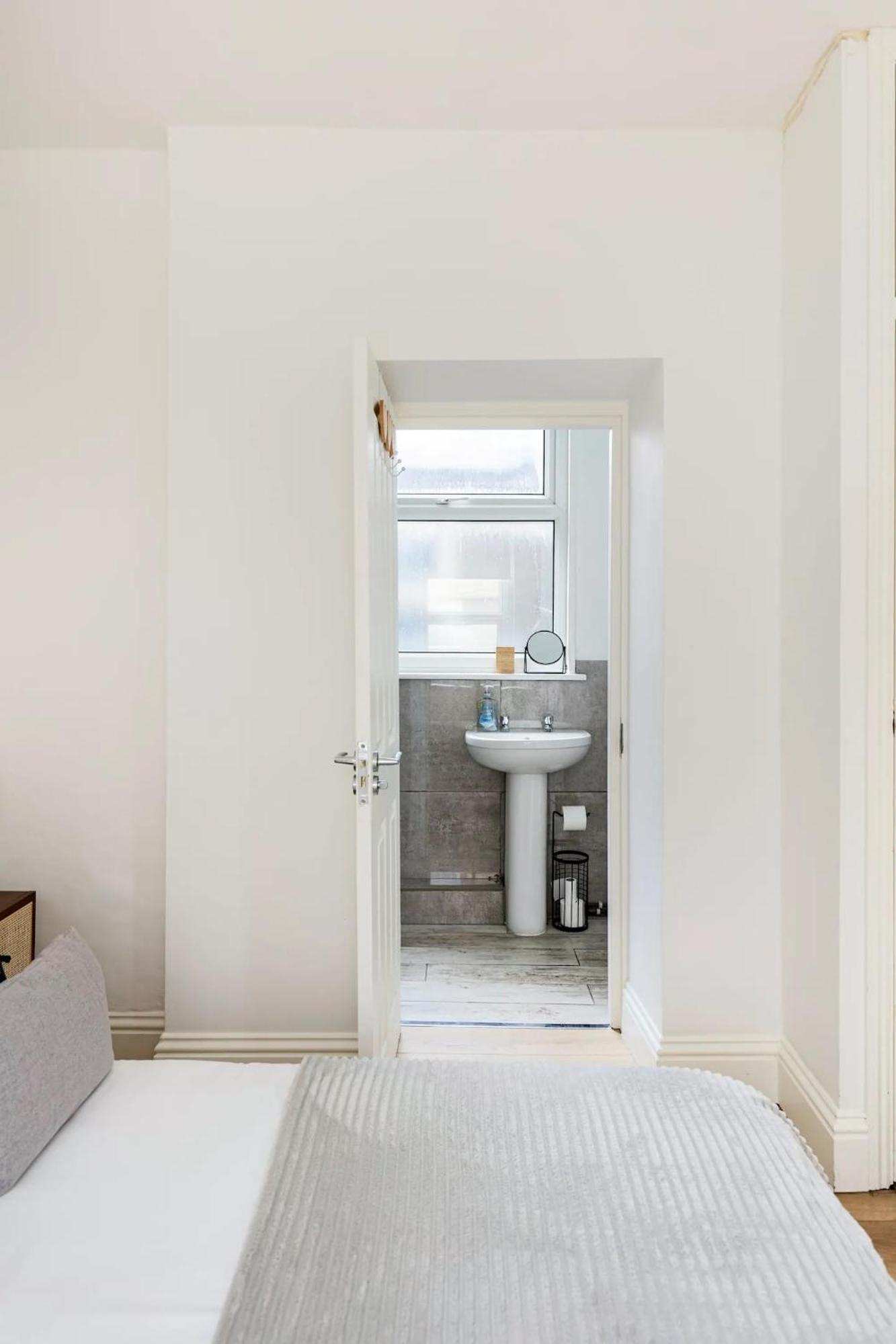 Stylish One Bedroom Apartment In Greater 런던 외부 사진